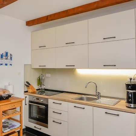 Mint - By Guide Villa *