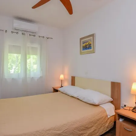 Βίλα Mint - By Guide *