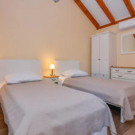 Mint - By Guide Βίλα *