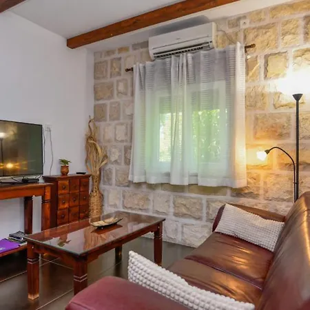 Mint - By Guide Βίλα