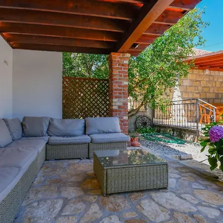 Mint - By Guide Villa