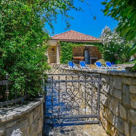 Βίλα Mint - By Guide *