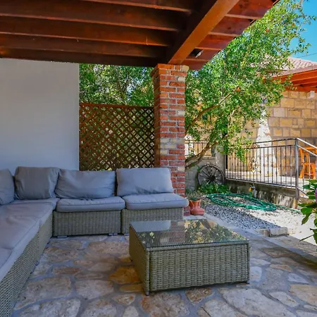 Mint - By Guide Villa