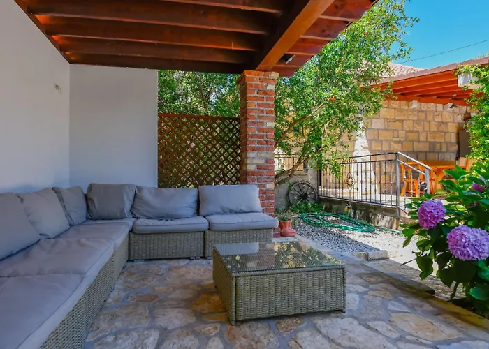 Mint - By Guide Villa