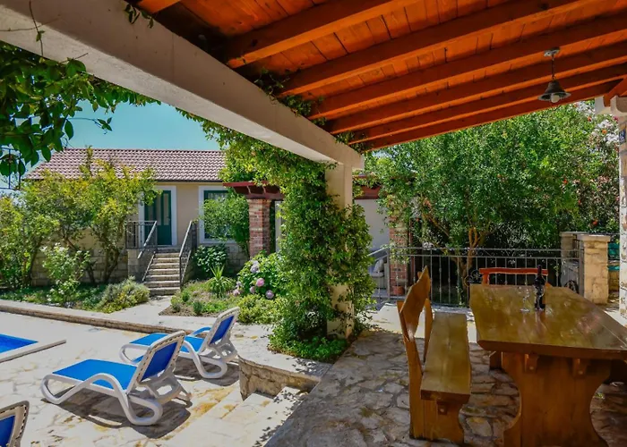 Mint - By Guide Villa