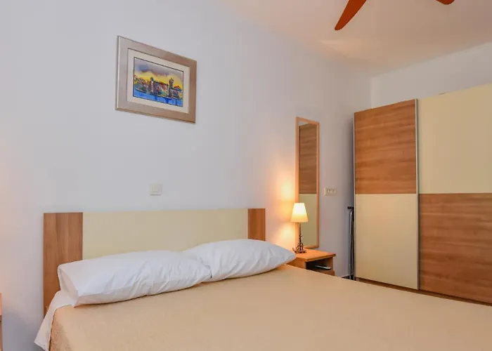 Villa Mint - By Guide Split